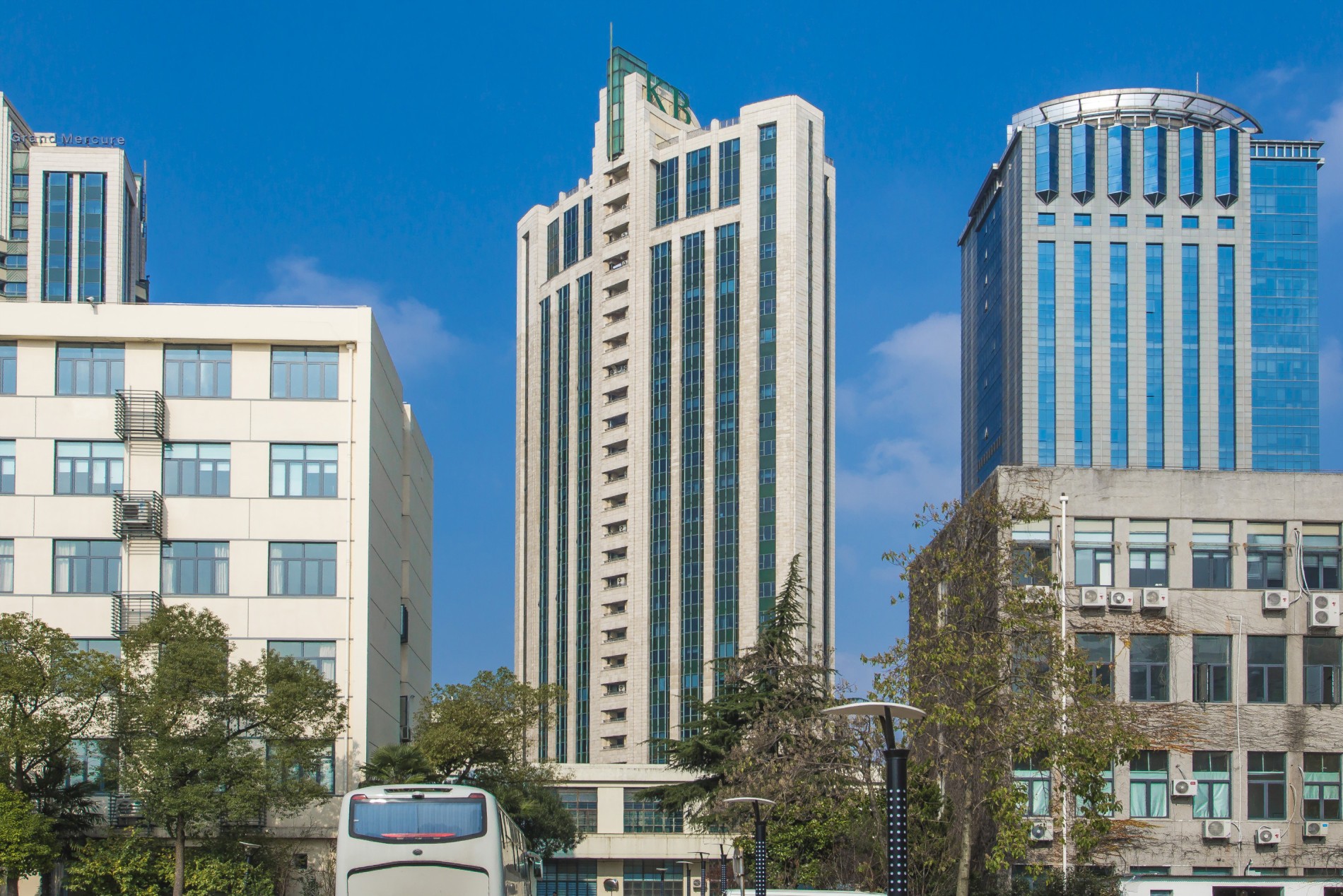 現(xiàn)代廣場